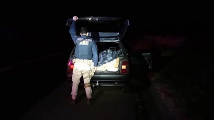 PRF apreende 226 kg de maconha em veiculo com pane mecânica em Candói