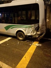 Rize'de alkollü sürücü park halindeki 4 araca çarptı