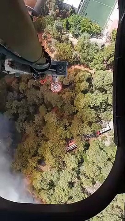 Orman Genel Müdürlüğü'nden yapılan açıklamada yangına  4 uçak, 5 helikopter ve 5 arazöz ile müdahalenin sürdüğü ifade edildi