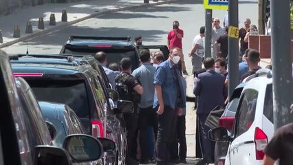 Cumhurbaşkanı Erdoğan Üsküdar'da vatandaşlarla sohbet ederek, çocuklara oyuncak dağıttı