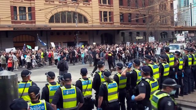 Covid-19: Οργισμένοι διαδηλωτές στην Αυστραλία κατά των περιοριστικών μέτρων