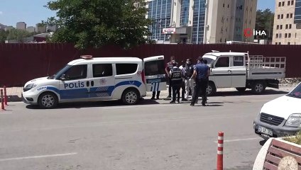 Elazığ’da hırsızlık şüphelisi 3 kişi adliyeye sevk edilirken yakınları feryat etti