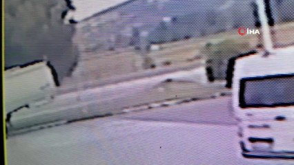 Bursa'da manevra yapan aracın takla attığı anlar kamerada