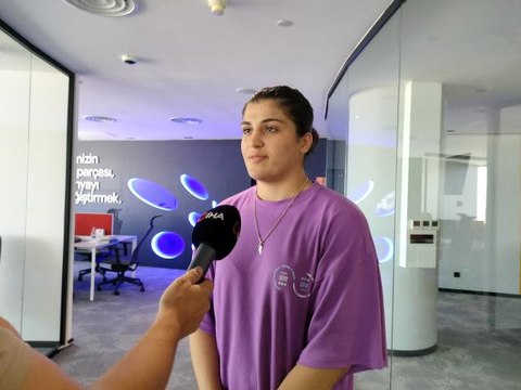 (Özel haber) Busenaz Sürmeneli: İki olimpiyat altın madalyası alarak profesyonel boksa geçmek istiyorum - Olimpiyat şampiyonu Busenaz Sürmeneli: -...