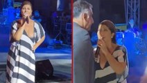 Konserde talihsiz olay! Kıyafetinin azizliğine uğrayan Sibel Can'ın göğsü açıldı