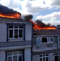 ÖNCE ATEŞE VERDİ SONRA KİRACISININ ÜZERİNE KAPIYI KİLİTLEDİ