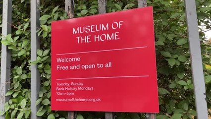 Londra'da köle tüccarı Robert Geffrye'nin heykelinin kaldırılması için gösteri düzenlendi