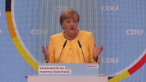 La canciller Angela Merkel participa en la campaña al rescate de los cristianodemócratas