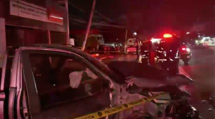 Camioneta chocó contra dos postes en avenida López Mateos en Zapopan