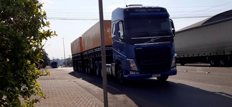 VOLVO FH 540 6X4 GLOBETROTTER I-SHIFT AZUL RODOTREM GUERRA GRANELEIRO 9 EIXOS 19,80 METROS