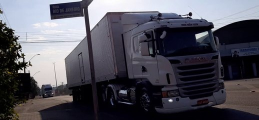 SCANIA BRANCO CARRETA RANDON BAÚ 6 EIXOS