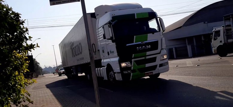 MAN TGX 28-440 BRANCO CARRETA NIJU CAMARA FRIA 6 EIXOS 18,60 METROS TOZZO ATACADO DISTRIBUIDOR