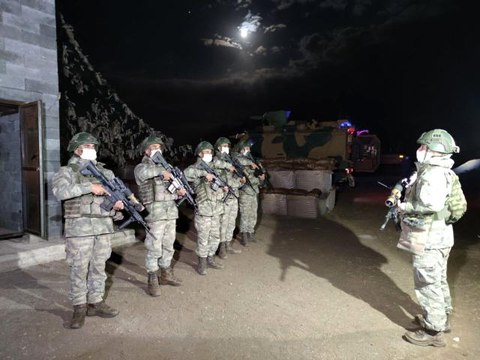 İran sınır hattında yasa dışı geçişlere anında müdahale ediliyor