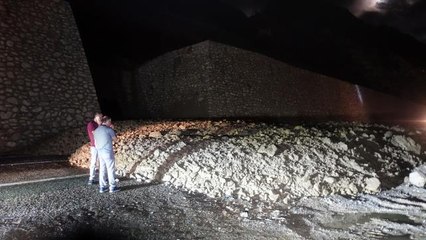 Artvin-Erzurum kara yolu heyelan nedeniyle ulaşıma kapandı