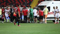 Son Dakika: Gaziantep FK-Beşiktaş maçında N'Sakala bir anda yerde kaldı ve ambulansla hastaneye götürüldü