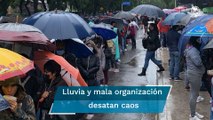 Jóvenes de Xochimilco, molestos por mala organización en sede de vacunación contra Covid