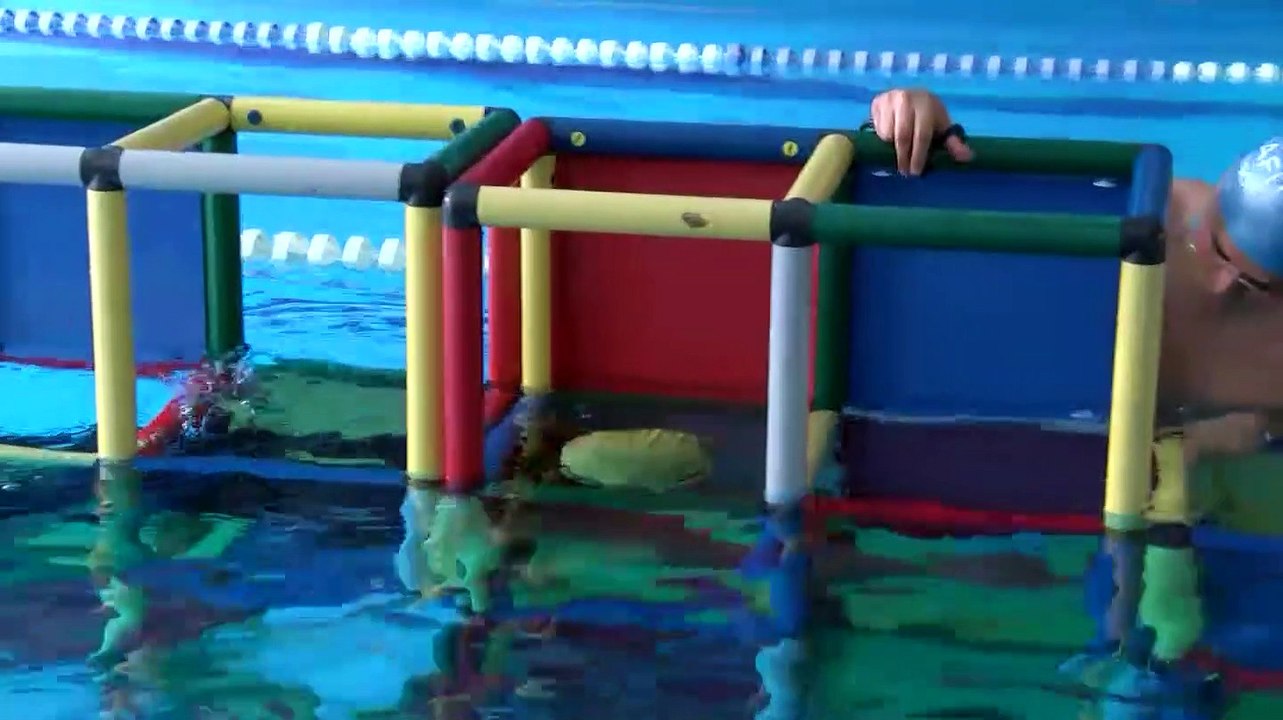 Diego va superando sus miedos y aprende técnicas para poder nadar, parte 2