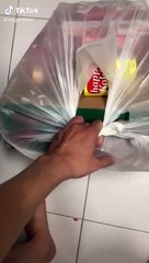 túi quà nhân sinh được gửi tặng từng hộ dân Sài Gòn
