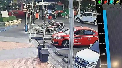 เพชรบุรี ตร.ล่าหนุ่มก่อนเหตุขโมยรถแท็กซี่กลางปั้ม ซิ่งหนี ตร.ข้ามจังหวัดก่อนจนมุม