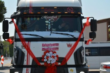 Tır sürücüsü, ekmek teknesini gelin arabası yaptı