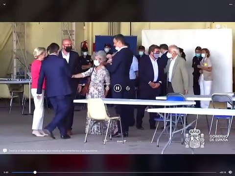 Hay que fijarse en los más mínimos detalles para darse cuenta de cómo nos toman el pelo: La botella de agua de Sánc-HEZ y el ministro Escrivá