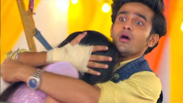 Barrister Babu Spoiler; Bondita & Anirudh shot by Chandrachur | FilmiBeat