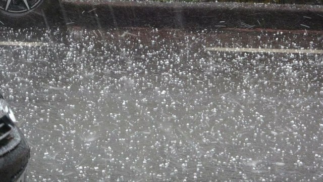 Ardahan’ı dolu ve sel vurdu