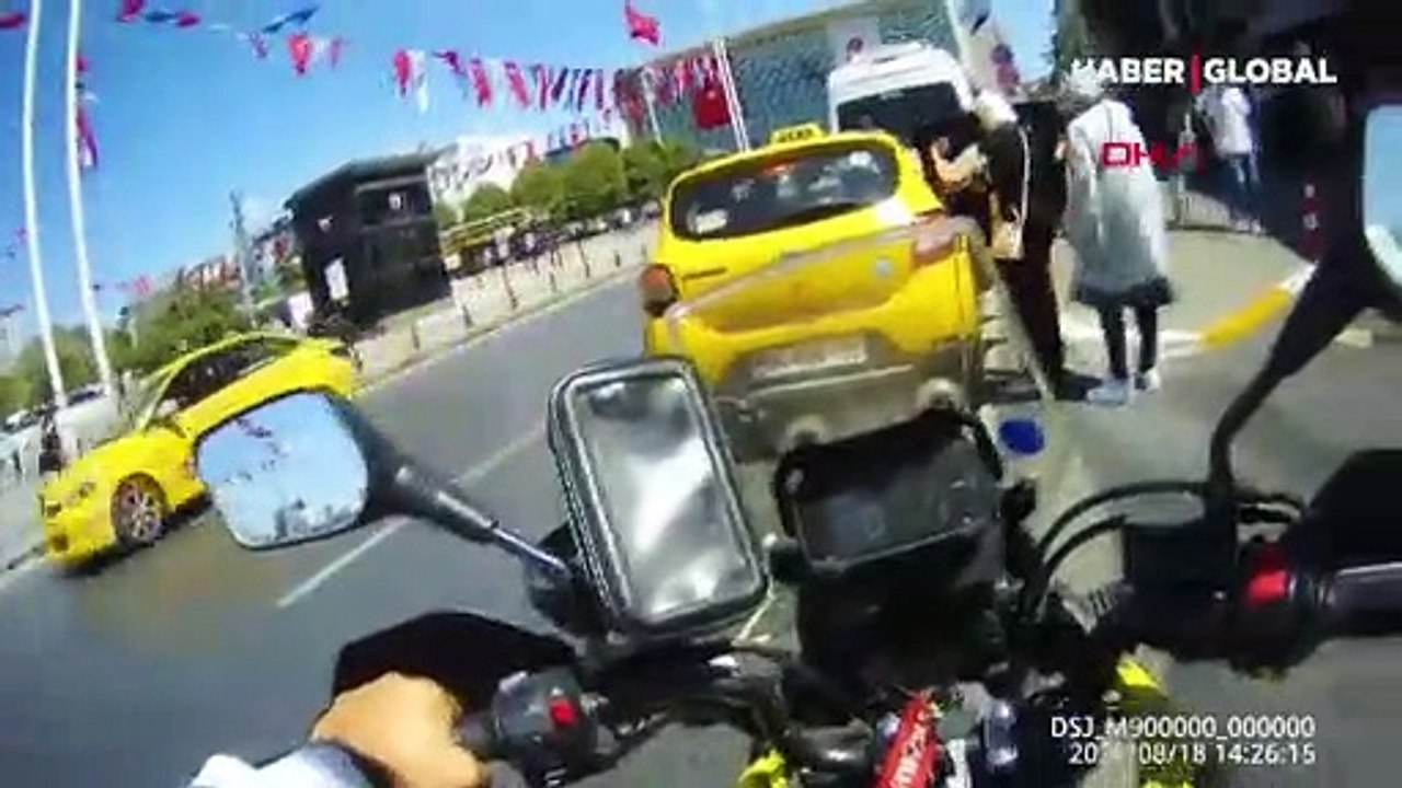Taksim'de turistlerin taksici isyanı!