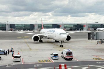AFGANİSTAN'DAN TAHLİYE EDİLEN 357 TÜRK VE YABANCI UYRUKLULAR İSTANBUL'A GETİRİLDİ