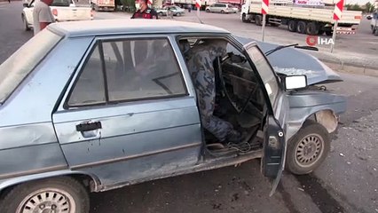 Aksaray'da hafif ticari araç ile otomobil çarpıştı: 5 yaralı