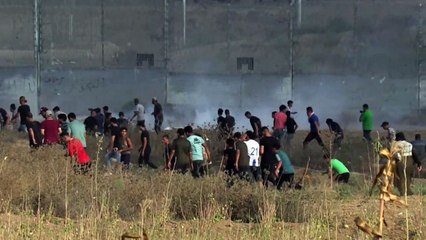 اسرائيل تقصف غزة بعد اشتباكات جرح خلالها عشرات الفلسطينيين