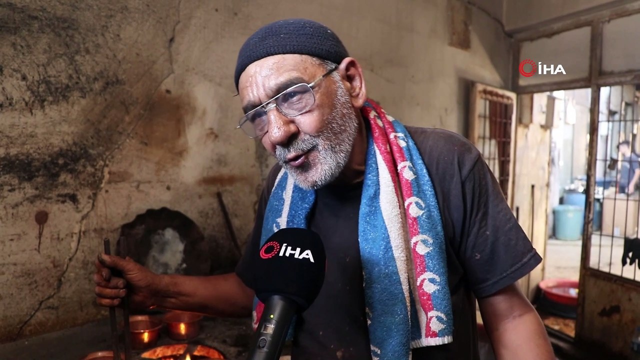 Kalaycılık mesleğini torunlarıyla ayakta tutmaya çalışıyor