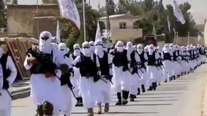 탈레반, 복면에 흑백 제복 차림의 시가행진 영상 공개 / YTN