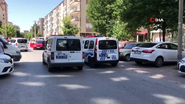 'Dur' ihtarı yapılan araçtan yürüyerek kaçmaya çalışan 3 şahıs yakalandı