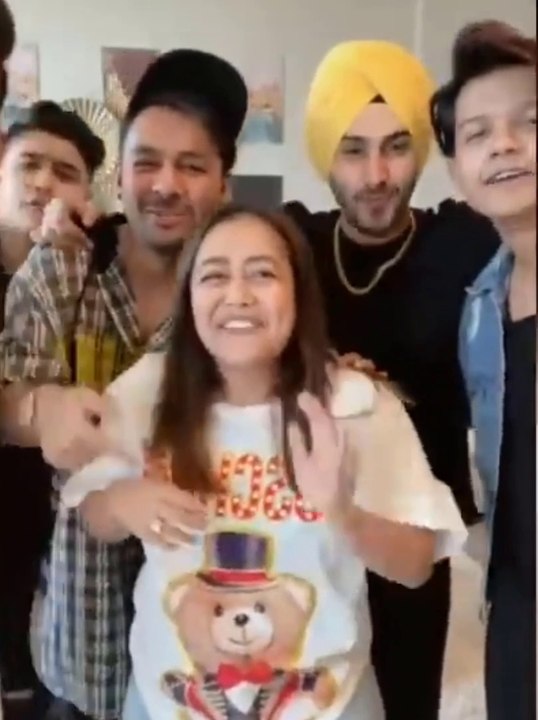 Pregnant Neha kakkar celebrating with her family and husband