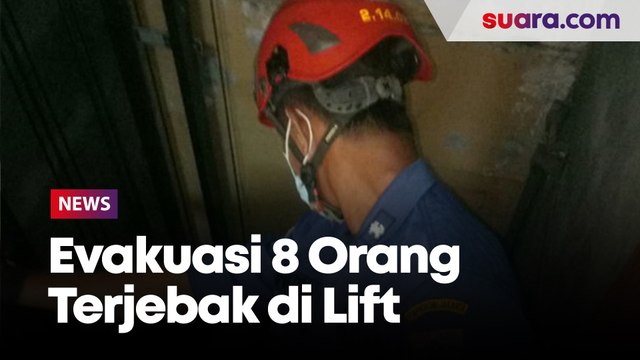 Proses Evakuasi 8 Orang Terjebak Lift di Klinik Kecantikan di Kelapa Gading