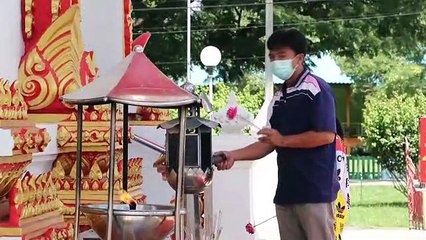 สุพรรณบุรี รวมพลคนดวงเฮงนำอาหารคาวหวานเลี้ยงชาวบ้านแก้บนท้าวเวสสุวรรณ(คลิป)