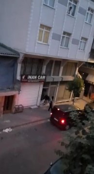 Son dakika... GÜNGÖREN'DE 1,5 TON BAKIR ÇALAN HIRSIZLARIN RAHATLIĞI PES DEDİRTTİ; O ANLAR KAMERADA