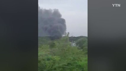 충남 천안 플라스틱 가공 공장 불...주민 신고로 진화 / YTN