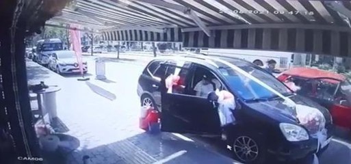 Direksiyona geçen çocuk sürücü ortalığı birbirine kattı
