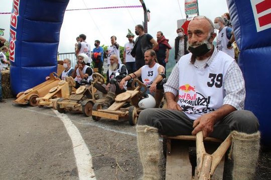 RİZE'DE 'FORMULAZ' TAHTA ARABA YARIŞLARI HEYECANI