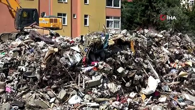 Sel felaketinin boyutunu gözler önüne seren binaların son hali havadan görüntülendi