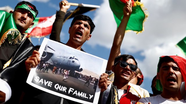 «Agissez maintenant !» : le cri d'Afghans lors d'une manifestation à Paris