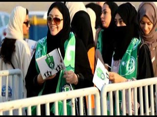 سر المرأة التي نزلت ملاعب جدة من دون حجاب في كأس السوبر الاسباني!!