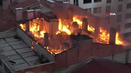 Çatının yanışını gözyaşlarıyla izlediler
