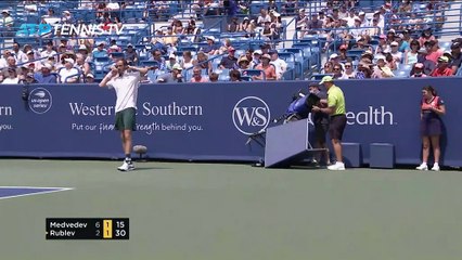 Cincinnati - La grosse colère de Medvedev, battu par Rublev