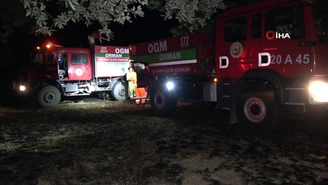 Yangına müdahale eden itfaiye aracı çukura düştü... 4 farklı noktada çıkan yangını söndürmek için canlarını hiçe saydılar