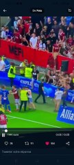 Nice - Marseille [2021]: un membre du staff de L'OM (Jorge Desio) met un supporter K.O