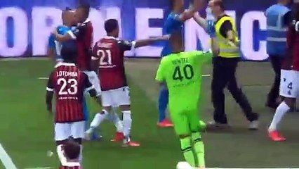 بالفيديو: جماهير نادي نيس الفرنسي تقتحم الملعب للاعتداء على لاعب مارسيليا