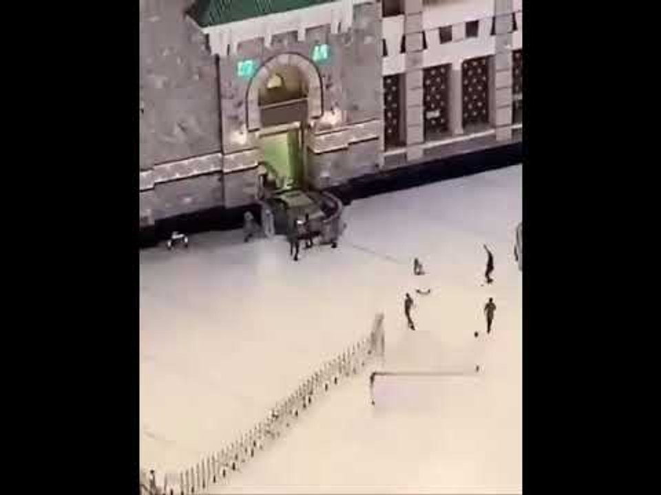 عاجل - التفاصيل الكاملة عن الشخص المجنون الذي اقتحم بسيارته الحرم المكي !! شاهدوا الفيديو